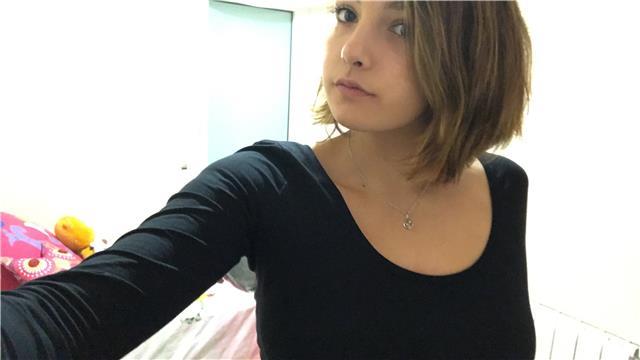 Soy estudiante de cuarto curso de un doble grado de derecho y gestión y administración pública. llevo varios años dando clases particulares tanto a alumnos de primaria como a alumnos de eso