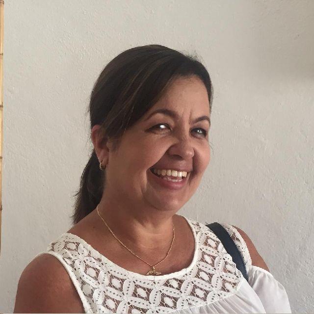 Licenciada en cibernética- matemática, disciplinada y responsable, con capacidad para enseñar con paciencia, dedicación y empatía