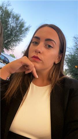 Sono una ragazza diplomata nell’istituto tecnico economico tecnologico (ITET). Laureando la triennale di Economia e commercio