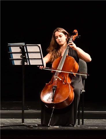 Violoncellista professionista impartisce lezioni di musica e iniziazione allo strumento