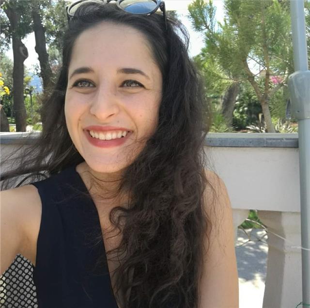 Interprete e insegnante offre lezioni di italiano, francese e spagnolo (anche online)
