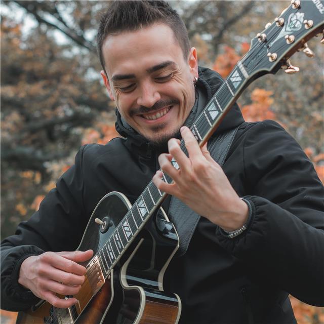 Insegnante di Chitarra (Jazz, Blues, Pop, Classica)