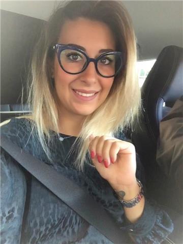 Studentessa in giurisprudenza per ripetizioni in matematica