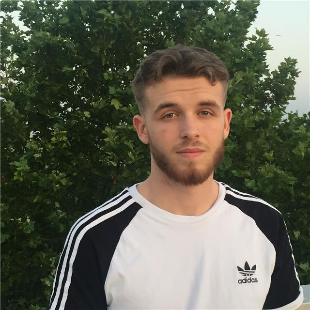 Étudiant en classe préparatoire PC à Janson de Sailly