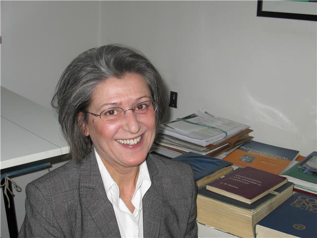 Sono una professoressa bilingue con un esperienza ventennale di formazione 'general & business English' in azienda ed istituti di lingua