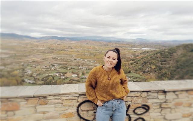 Profesora de música titulada en conservatorio nivel elemental