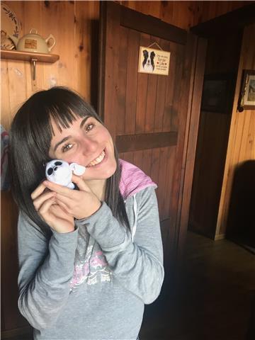 Neolaureata in scienze della formazione e dell'educazione, fornisce lezioni private di italiano, scienze umane e psicologia