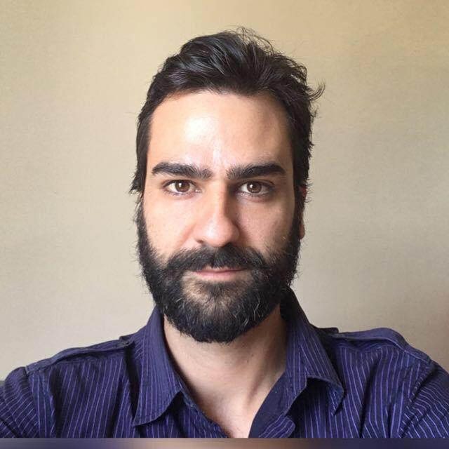 Musicoterapeuta da clases de guitarra, bajo y música para adolescentes, adultos o mayores