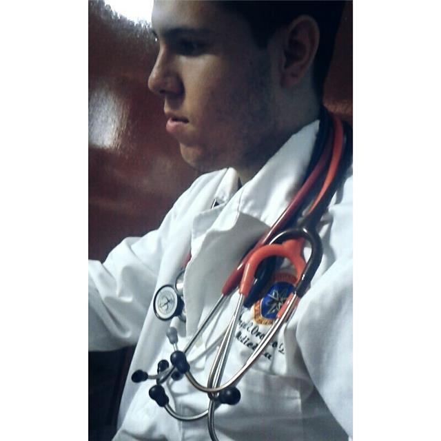 Profesor de español nativo. Doy clases en línea desde el año 2018. Soy capaz de explicar gramática, vocabulario y cultura. Mi página web es y mi Instagram @angelspanishcom