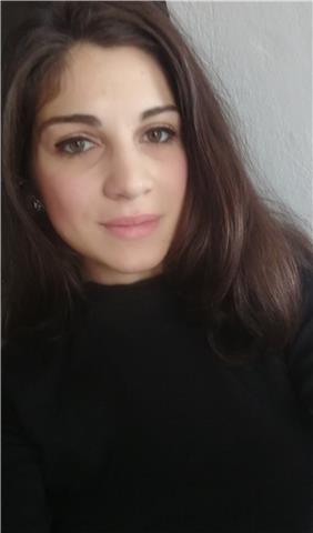 Madrelingua italiana, neolaureata in economia manageriale e diplomata al liceo classico, impartisce ripetizioni delle materie umanistiche