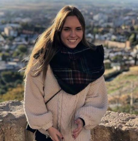 Inglés ( tengo b2 de cambridge) y de cualquier materia de ciencias, especialmente matemáticas ( he cursado bachillerato de ciencias de la salud)