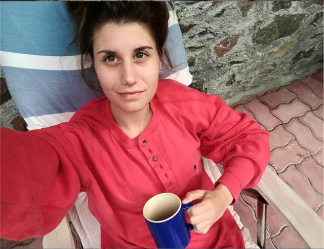 Ciao sono Alice, laureata in Economia con un master in Management. I numeri sono il mio pane quotidiano. Offro ripetizioni online in matematica e statistica per scuole medie e superiori