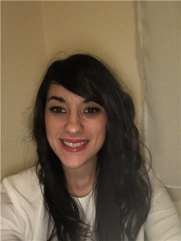 Maestra de primaria da clases de apoyo, resultados garantizados