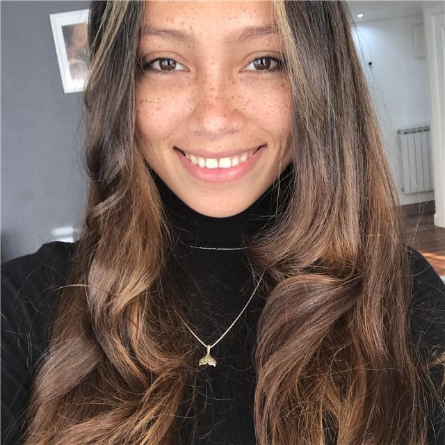 An Australian/Filipino English teacher Whos very active, energetic and fun English teacher who teaches all levels and ages
