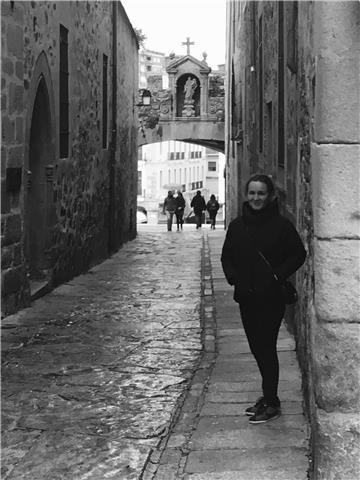 Profesora bilingüe (inglés, ruso) licenciada en filología inglesa. doy clases de ingles a los alumnos de todo nivel