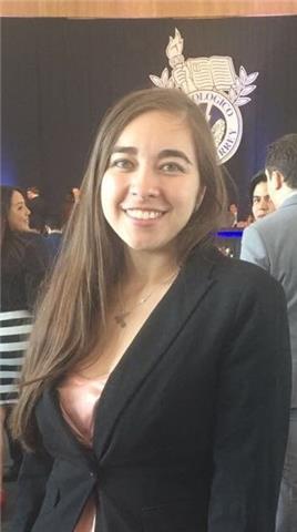 Soy una persona que ha vivido en ambientes multi-culturales y me comunicado en inglés. Estuve en una escuela donde las clases las impartían en inglés 100%, así como he estudiado en escuelas bilingues