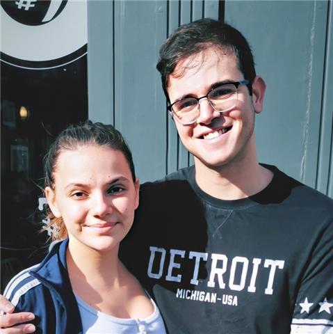 Insegnante d'inglese con livello C2 (Proficiency) ottenuto in Canada, impartisce lezioni di lingua