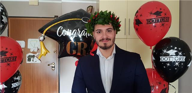 Laureato in sociologia e criminologia offre lezioni per studenti delle superiori in materie umanistiche ( italiano, inglese, storia, filosofia, storia, politica, attualità, storia dell'arte, letteratura italiana, letteratura inglese, latino ) e per studen