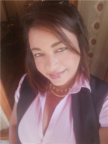Laureata in Matematica ed Informatica e madrelingua Spagnola