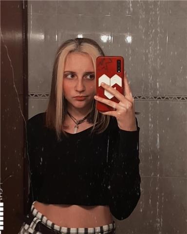 Me considero una persona que no tiene dificultad para enseñar esta materia y creo que podría ayudar a niños que sean de primaria o de eso. de bachillerato no me considero apta ya que yo misma aún estoy en ese nivel