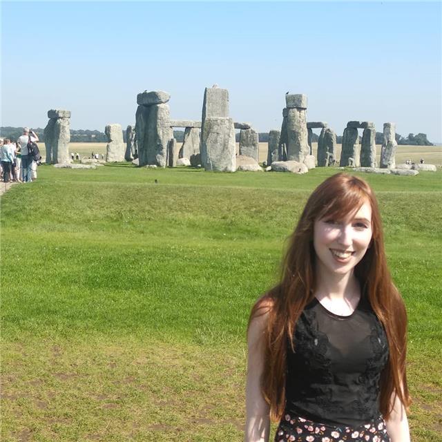 Laureanda in lingue straniere offre ripetizioni di inglese, italiano, storia a ragazzi di elementari, medie e superiori