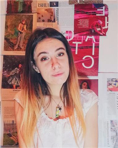 Ragazza diplomata in Scienze Umane offre ripetizioni in filosofia, inglese e scienze umane