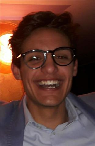 Neo diplomato, iscritto all'Università disponibile a lezione private per scuola primaria e secondaria