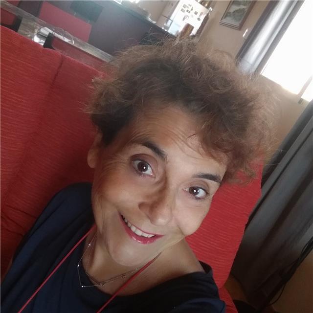 Docente con amplia experiencia, implicada al 100%