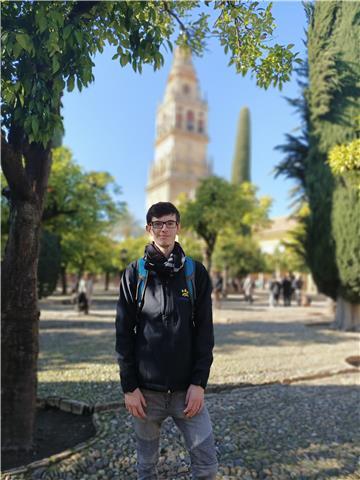 Profesor de francés nativo para clases en Granada, para todos niveles, de principiantes a expertos, clases generales o enfocadas en un tema en particular, conversación, preparación a algún examen etc