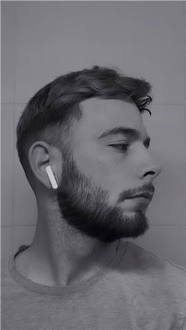 Tengo el grado de historia y cursando el máster en antigua y me ofrezco a dar clase de eso o bachillerato