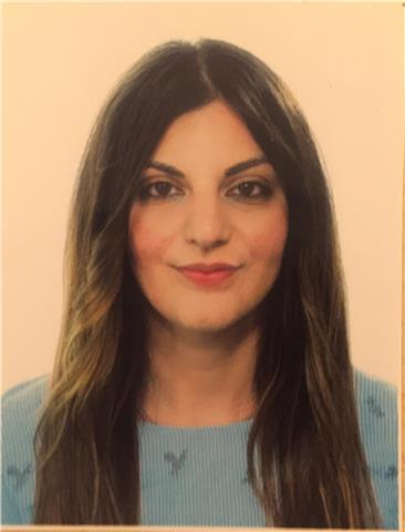 Sono un'ostetrica, molto studiosa e disponibile