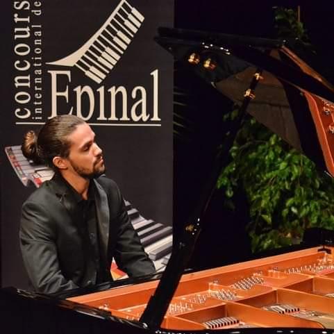 Clases de piano y lenguaje musical a todos los niveles de enseñanza. licenciado de grado superior, experiencia trabajando con todos los niveles de ens