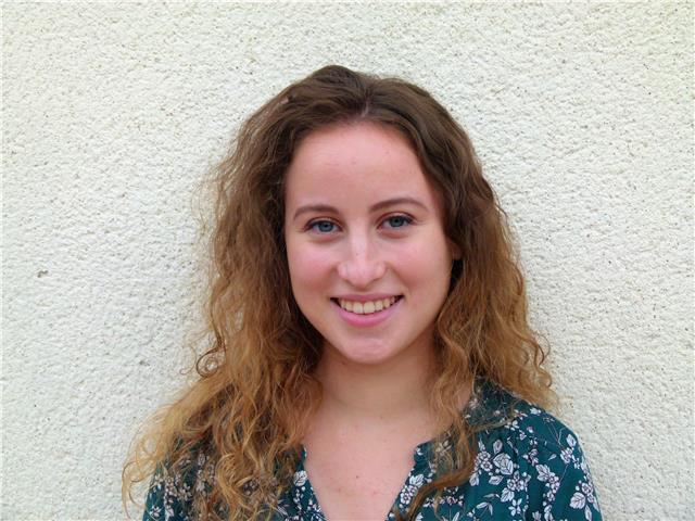 Je suis étudiante à Poitiers, j'aime beaucoup l'anglais et l'espagnol, ce serait un plaisir de pouvoir aider des jeunes élèves !