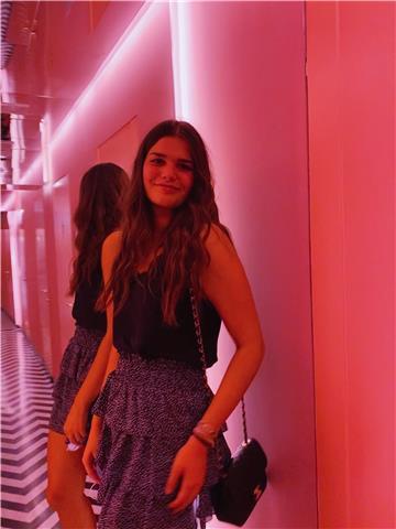 Studentessa quinta liceo scientifico con certificato c1 di lingua inglese offre ripetizioni a studenti di medie e superiori