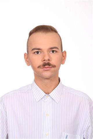 Graduado en historia del arte y habilitado para impartir geografía