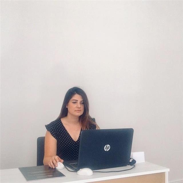 Insegnante di diritto ed economia offre lezioni in ciascuna delle materie inerenti