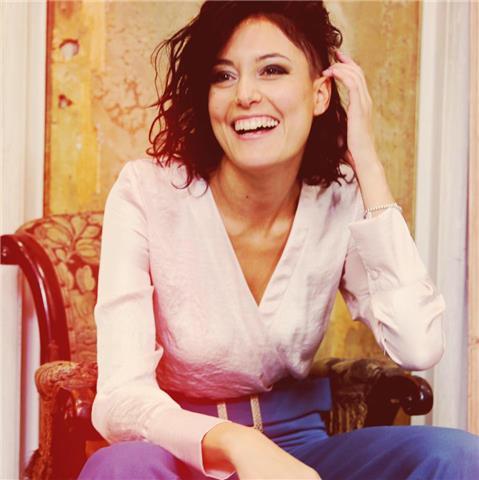 Laureata con ottime capacità comunicative, pazienza e voglia di insegnare