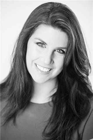 Laureata Lingue e attrice musical offre lezioni private
