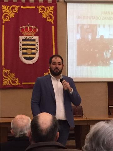 Profesor de historia, historia del arte y literatura. soy doctor en historia contemporánea. tengo experiencia en docencia universitaria y de educación secundaria. además publico con asiduidad, en revistas especializadas y de divulgación