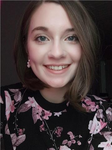 Etudiante en master en droit, maitrise parfaite du français et très bon anglais