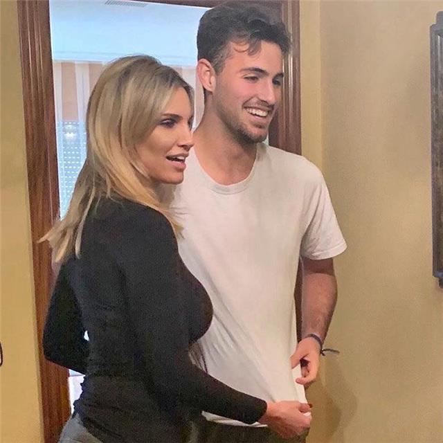 Soy estudiante de ade en esic y puedo dar clase a alumnos y alumnas de un curso no superior a segundo de bachillerato de la asignatura matemáticas