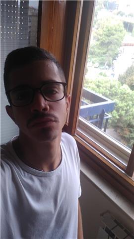 Si impartiscono lezioni per recuperare ed approfondire materie quali matematica, inglese, economia,diritto,storia