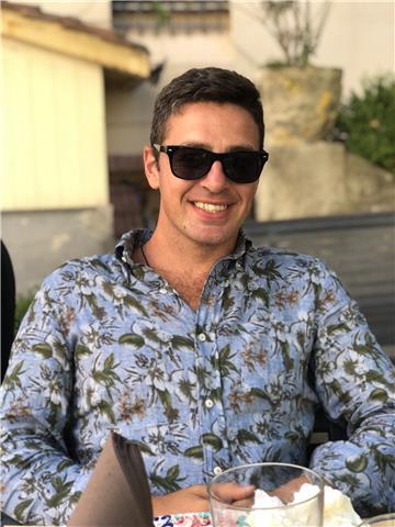 Laureato in giurisprudenza è disponibile a fare lezioni private a studenti di scuole medie e superiori in materie umanistiche e giuridiche. anche lezioni a distanza