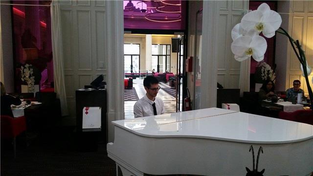 Pianiste du Radisson Blu de Nantes propose des cours de piano pour Enfants et Adultes