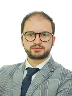 Dottore Magistrale in Giurisprudenza, impartisce lezioni in diversi rami del Diritto sia sostanziale che processuale