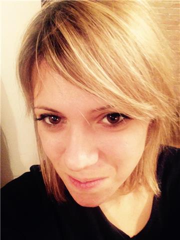 Profesora de francés nativa, especializada en literatura francesa, ofrece clases particulares de conversación, gramática etc. en B