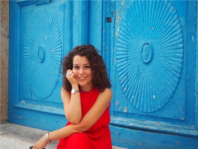 Ciao! sono maria sole, una studentessa universitaria di scienze politiche. l’anno scorso mi sono laureata in lingue a torino e ora risiedo nel cuor di roma. 
sono solare, dinamica, con una buona predisposizione verso i bambini (capacità maturata grazie al