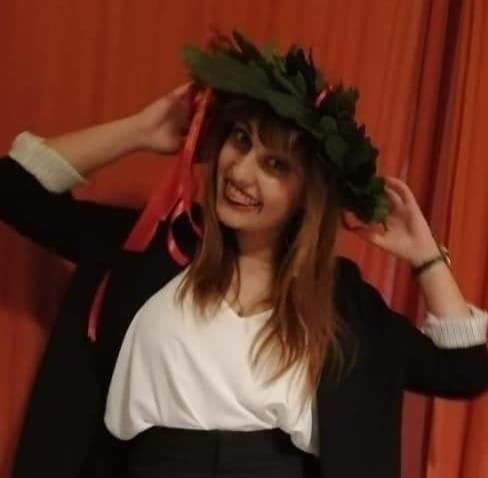 Laureata Magistrale in Lingue e Civiltà Orientali presso l'Università degli studi di Napoli  L'Orientale  con il massimo dei voti, con numerose esperienze di studio e insegnamento all'estero, impartisce lezioni di lingua Giapponese dal livello base a quel