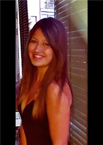 Studentessa universitaria di ingegneria biomedica impartisce lezioni private per studenti di scuola elementare,media e superiore