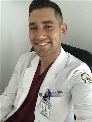 Médico general de profesión de 26 años de edad, con experiencia en pedagogía y certificación en el idioma inglés